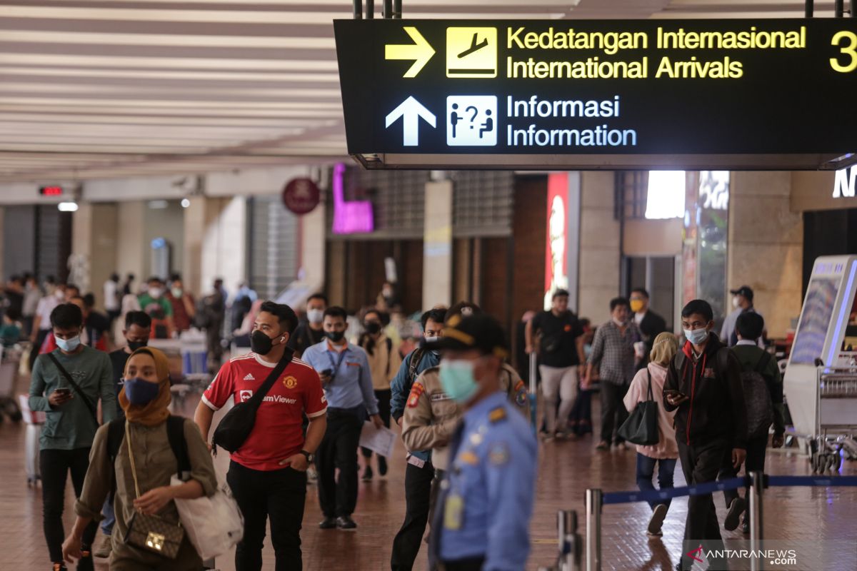 Pemerintah diminta lebih waspada di bandara internasional  antisipasi Omicron