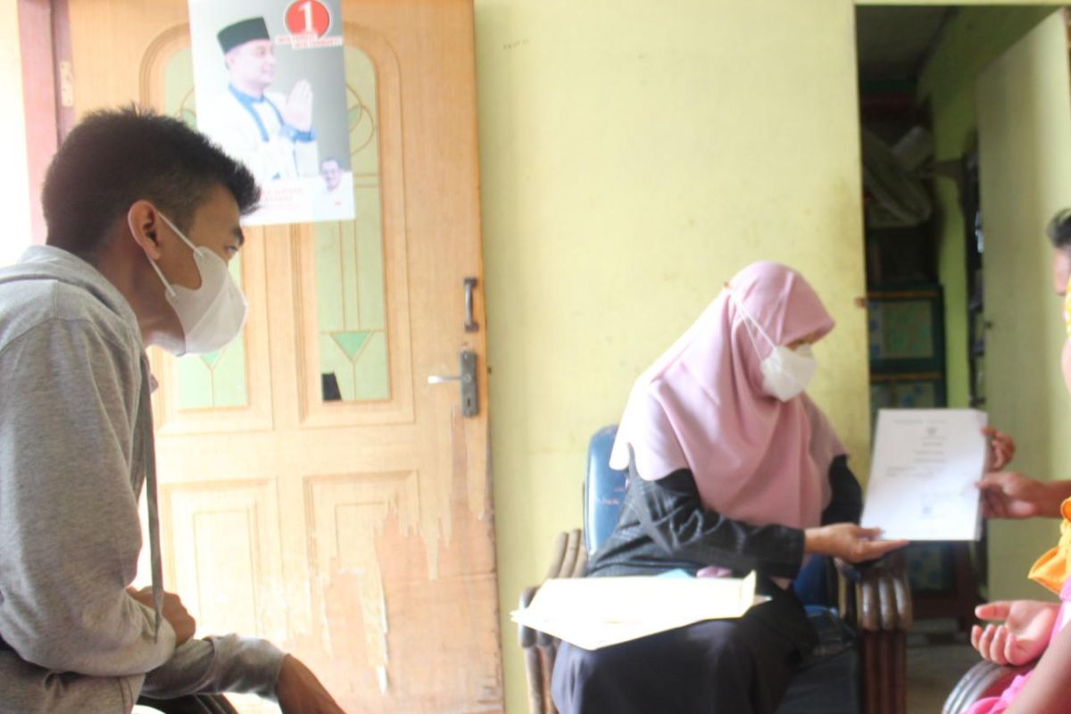 Pimpinan DPRD Surabaya bantu urus akta kelahiran anak PSK Dolly
