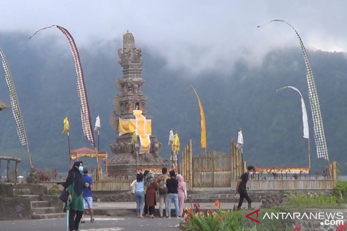Tanah Lot Bali batasi wisatawan (video)