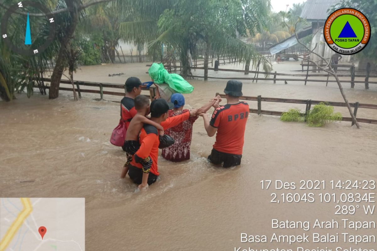 Lebih dari 1.000 rumah terdampak banjir-longsor di Pesisir Selatan