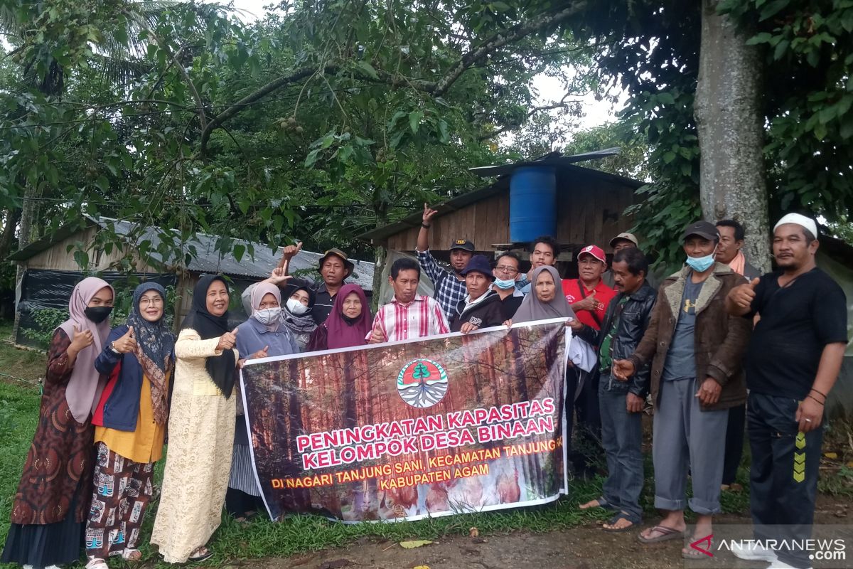 Kelompok binaan KSDA Agam belajar berternak ayam ke Limapuluh Kota