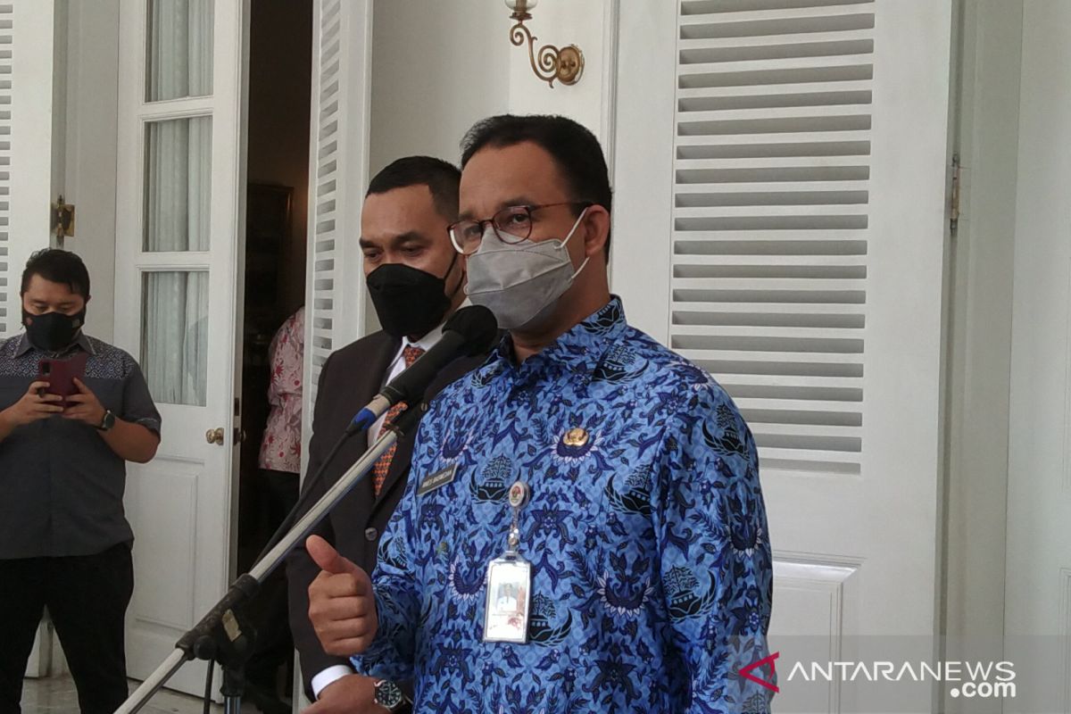 Governor Baswedan increases Jakarta's minimum wage up to 5.1 percent