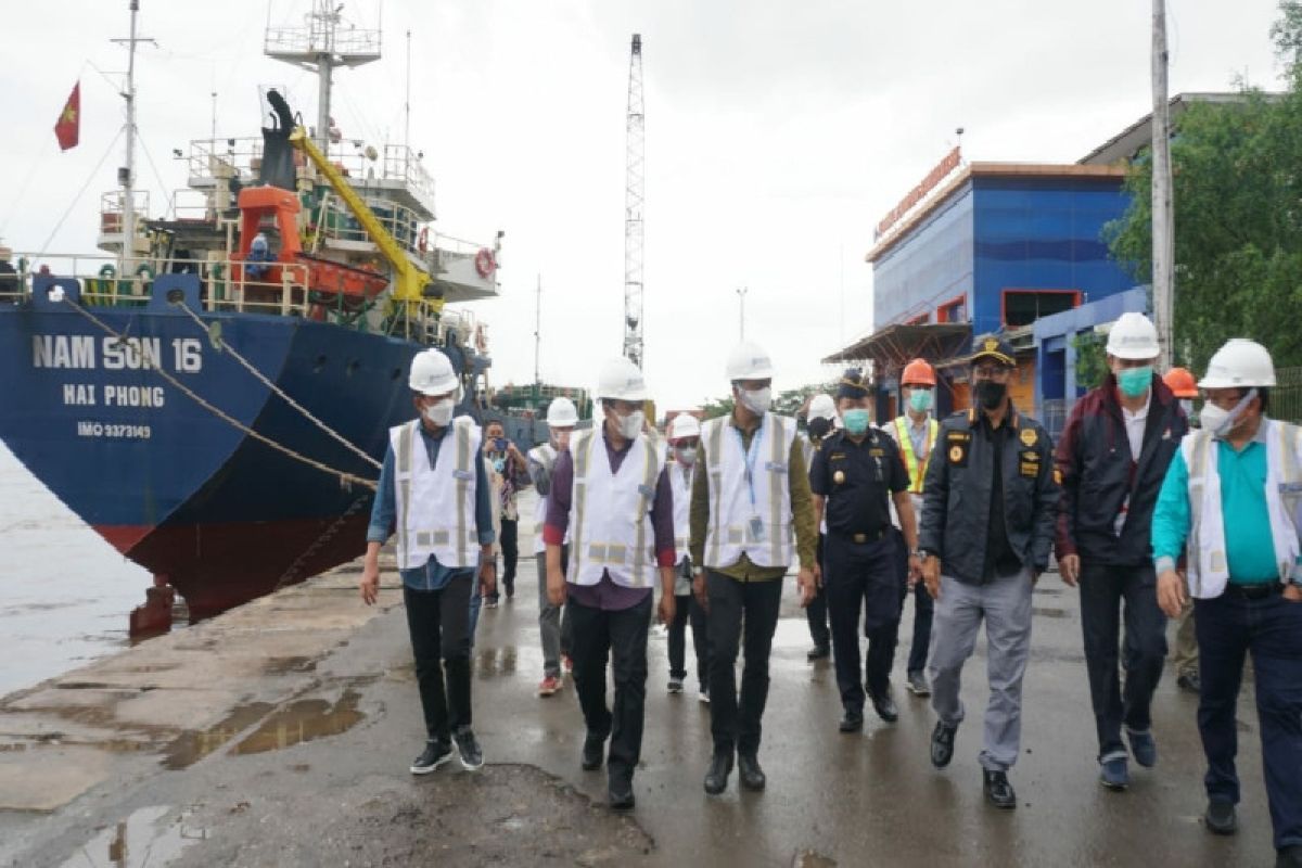 Nadalsyah dampingi Wagub Kalteng tinjau pengoperasian Pelabuhan Trisakti Banjarmasin