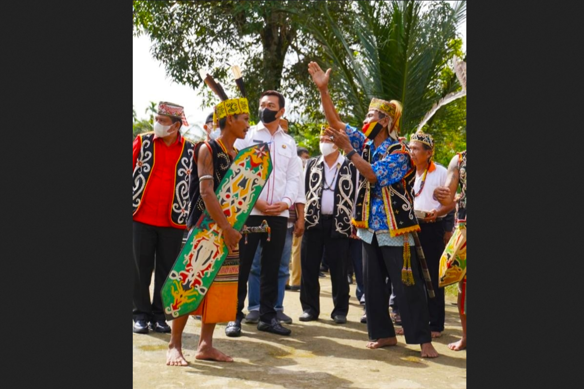 Bupati Kapuas Hulu: Adat istiadat benteng dari pengaruh globalisasi