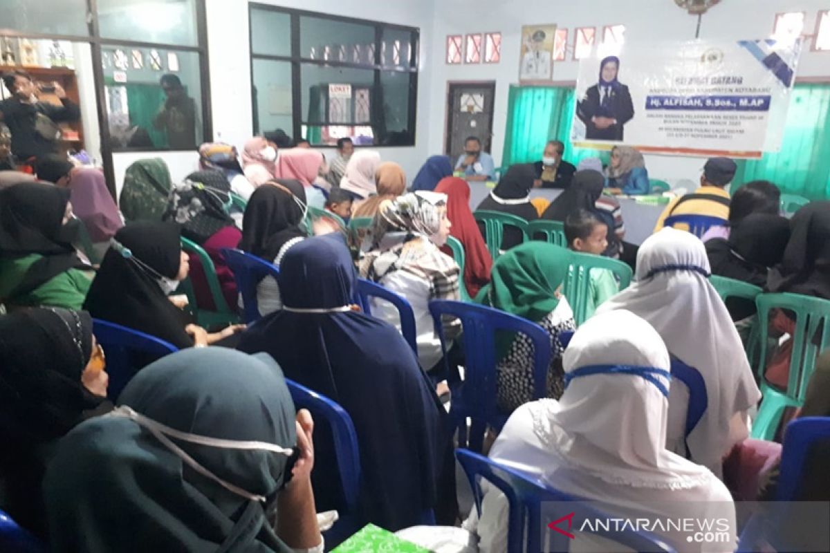 DPRD bantu bibit udang dan bandeng bagi nelayan pesisir