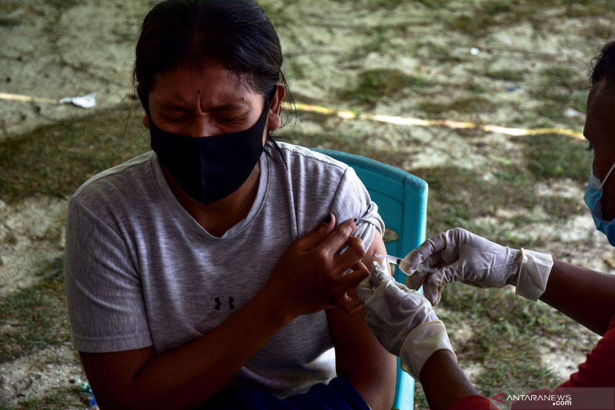Kejati Maluku vaksinasi 8.507 warga, dukung target capaian