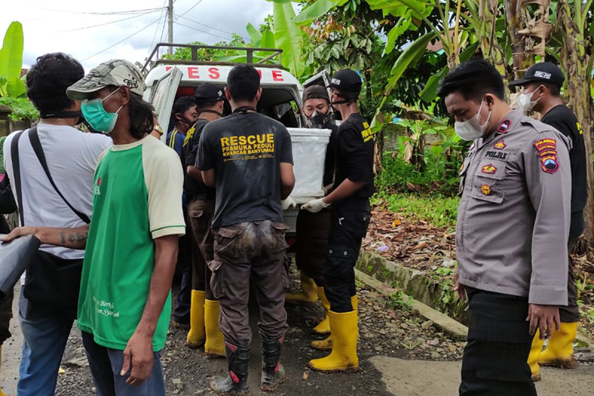 Polisi: Keluarga pindahkan makam mayat yang ditemukan di sungai Serayu