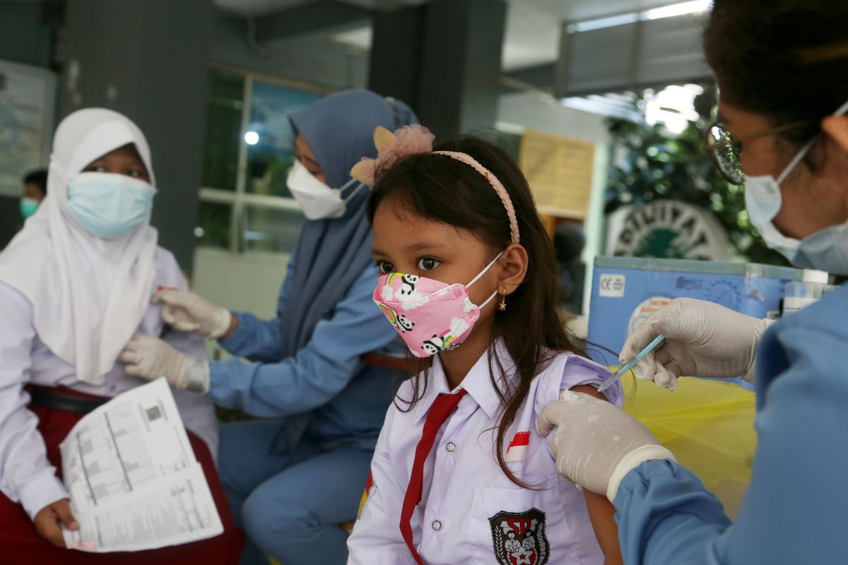 Surabaya ensures adequate vaccine stocks for children aged 6-11 years