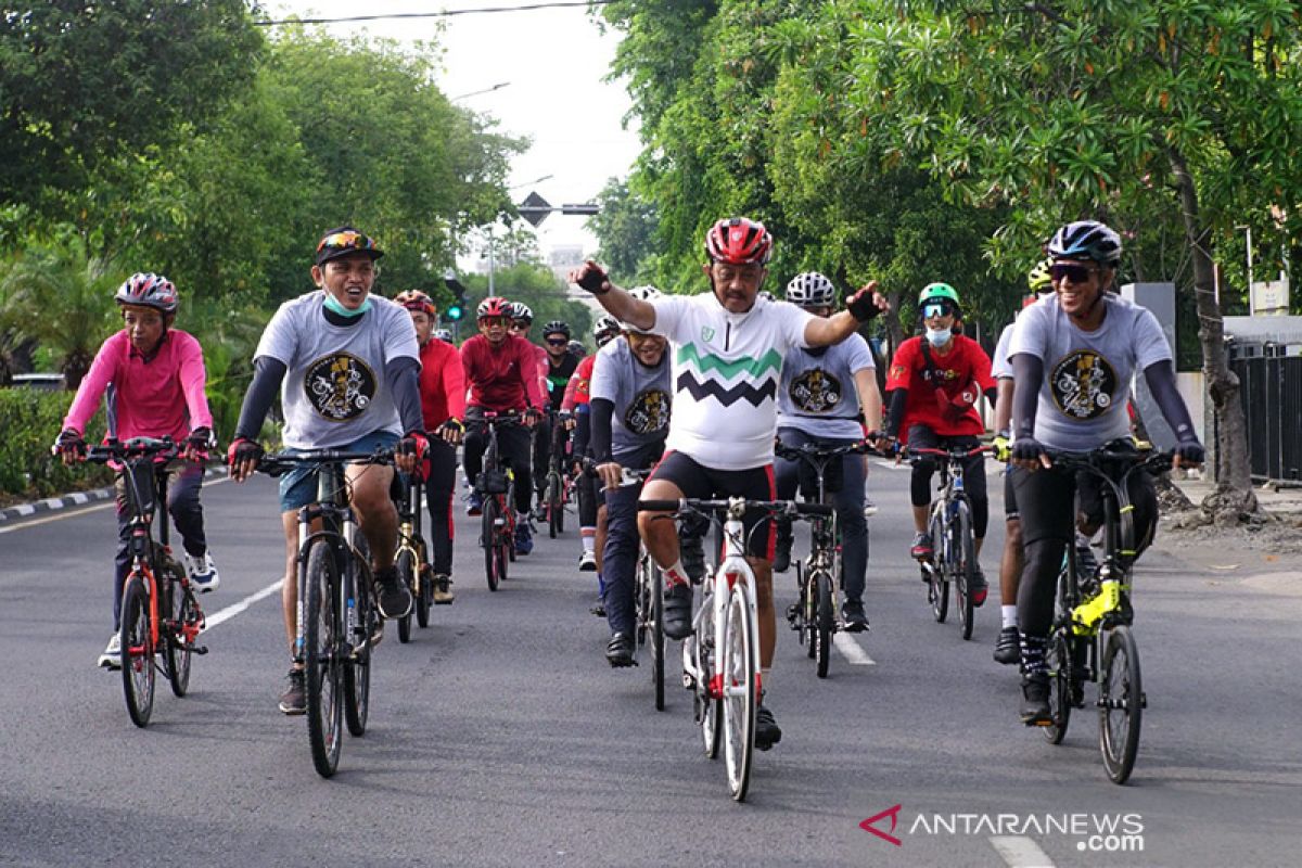 Wawali Armuji kampanyekan gemar bersepeda di Surabaya