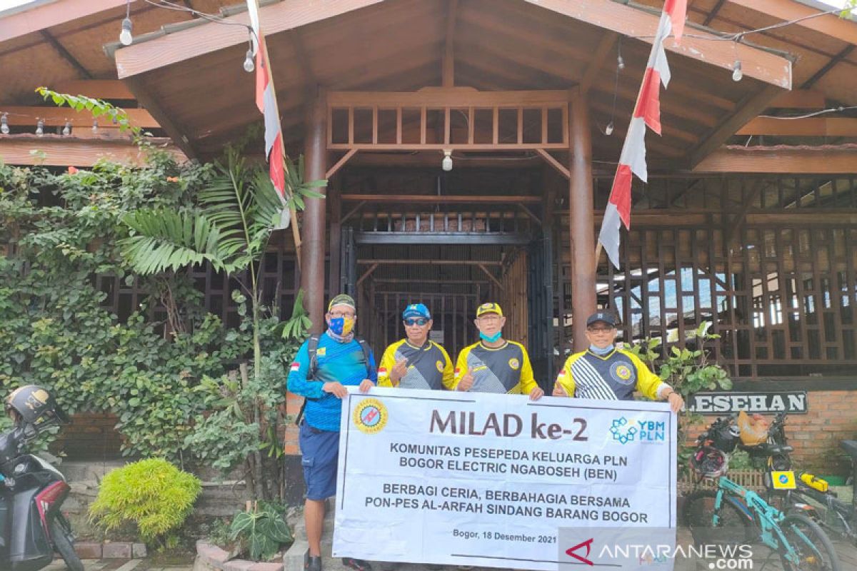Komunitas Pesepeda Keluarga PLN BEN bantu 50 santri di Bogor
