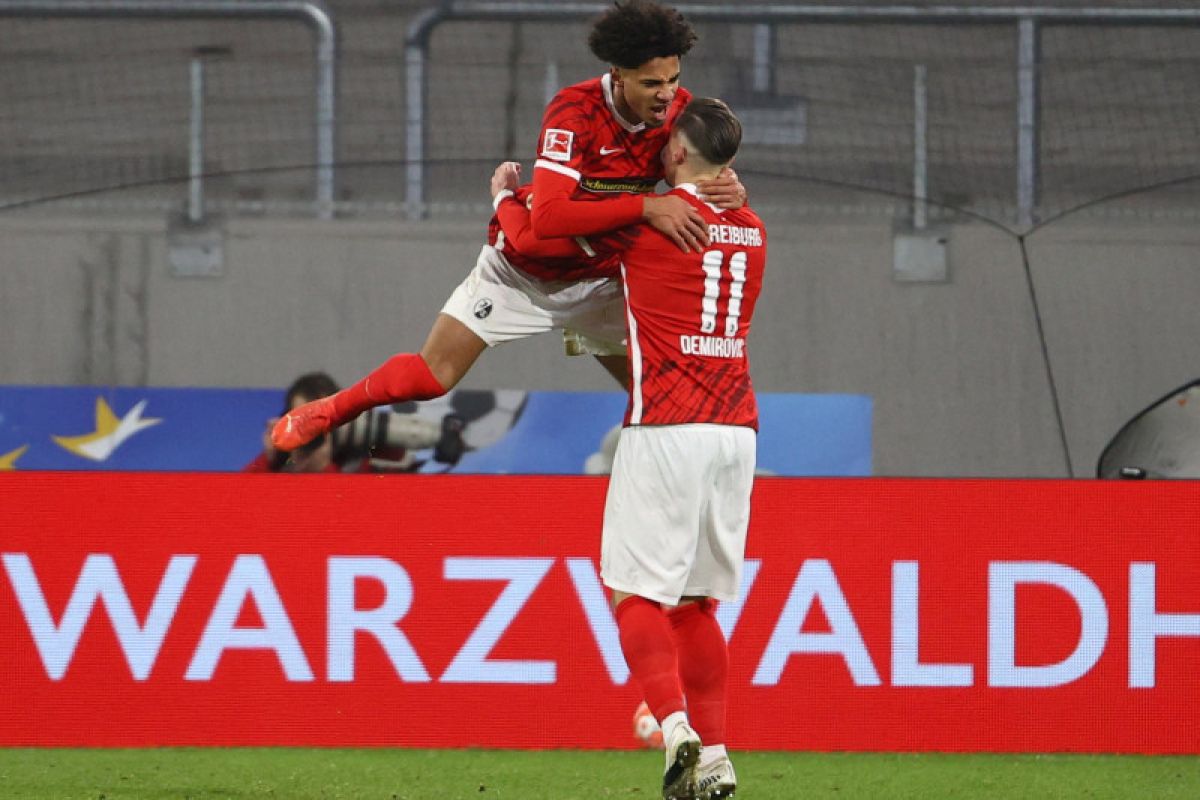 Tenggelamkan Leverkusen 2-1, Freiburg  posisi ketiga