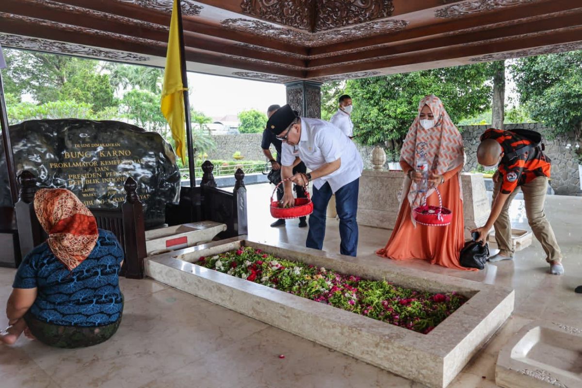 Ketua DPD La Nyalla Mattalitti ziarah ke Makam Bung Karno