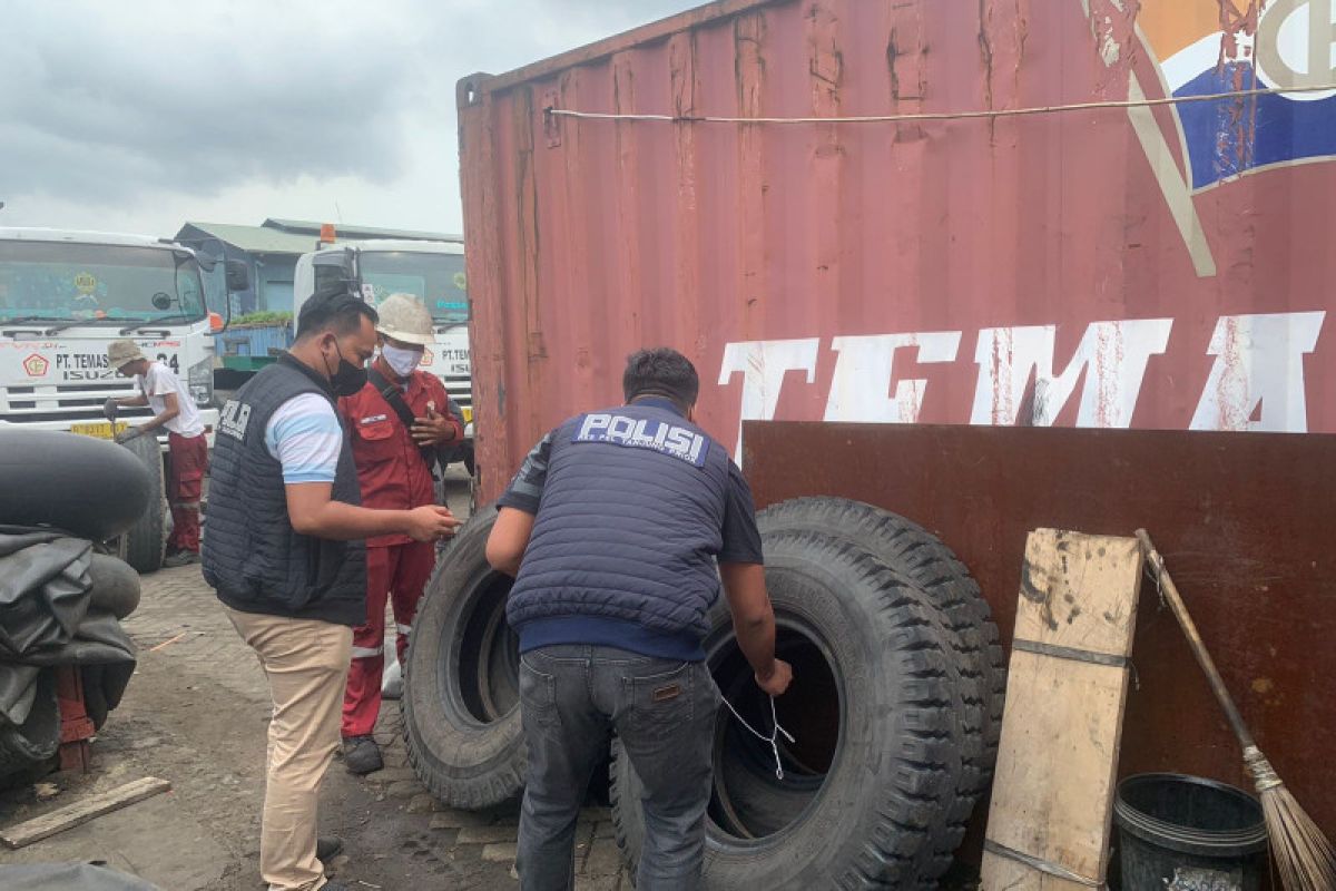 Polres Pelabuhan Tanjung Priok tangkap sopir truk jual ban trailer