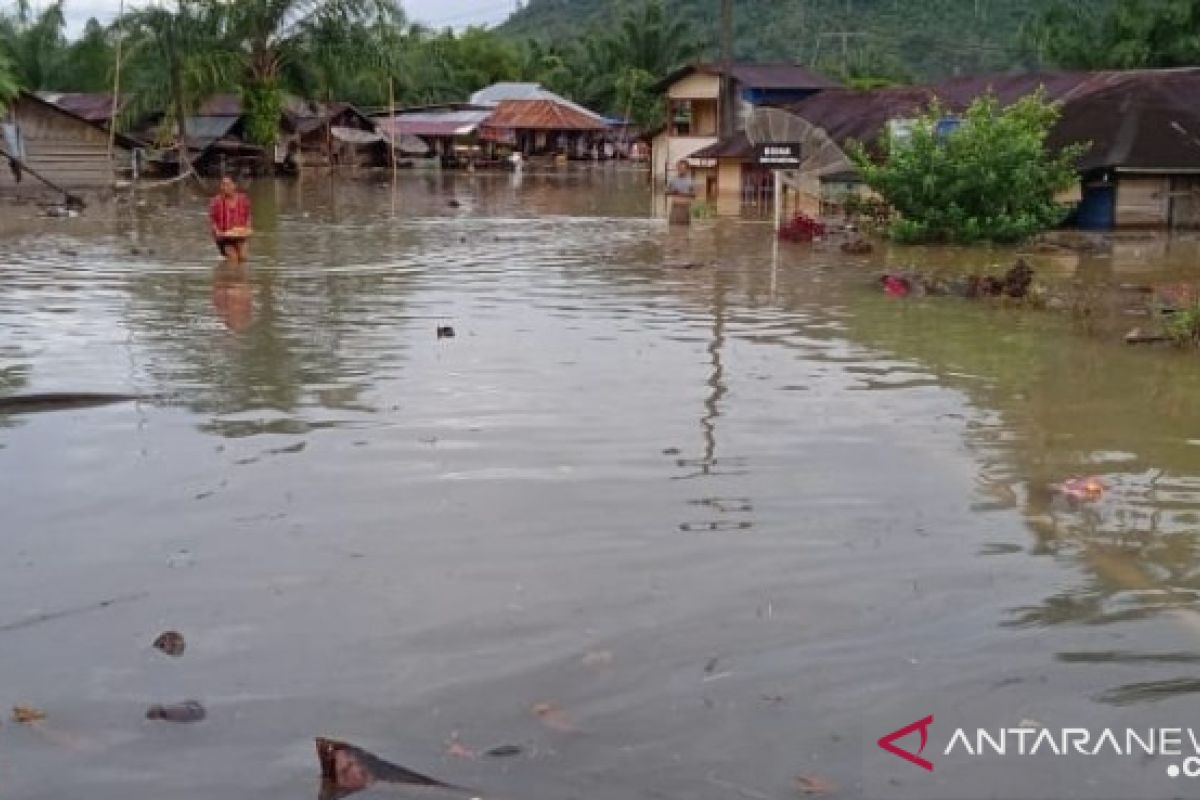 Masyarakat korban banjir Rianiate Tapsel kini butuh bantuan