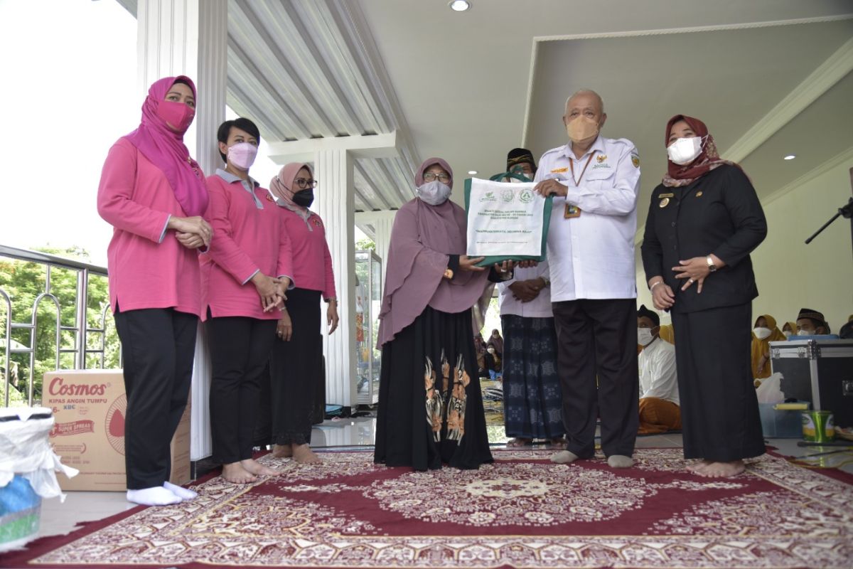 GOW-Baznas Sleman menggelar bakti sosial untuk anak autis dan lansia