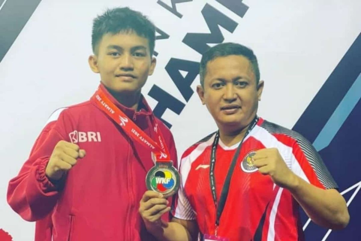 Karateka Lampung raih medali perak di AKF Kazakstan