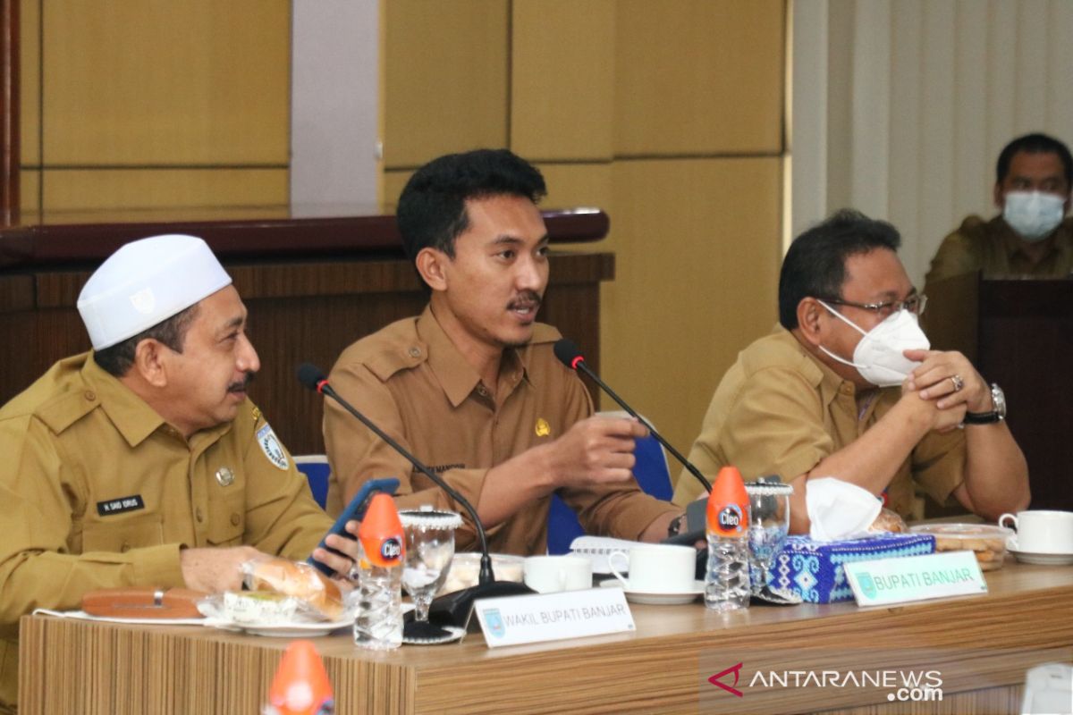 Banjar Regent sets strategy to achieve 70 percent vaccination