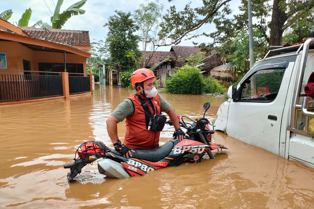 Warga Dusun Biting Lumajang diterjang banjir Sungai Menjangan