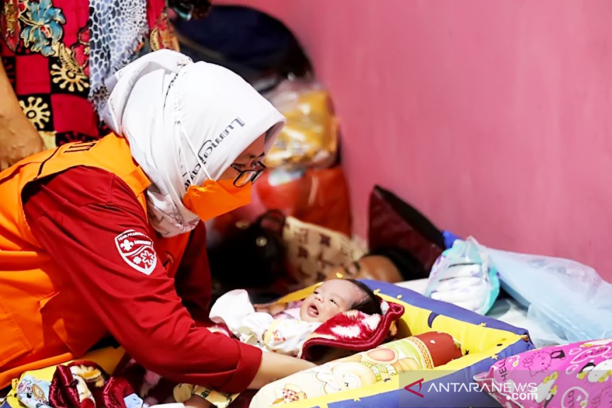 Lima ibu hamil di posko pengungsian bencana Semeru melahirkan dengan selamat