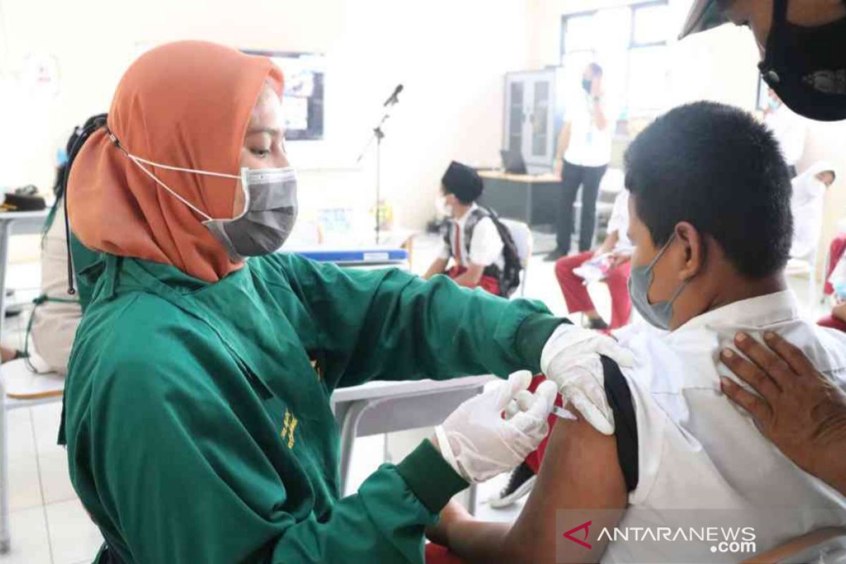 Pemkab Bekasi targetkan vaksinasi anak 6-11 tahun selesai Januari 2022