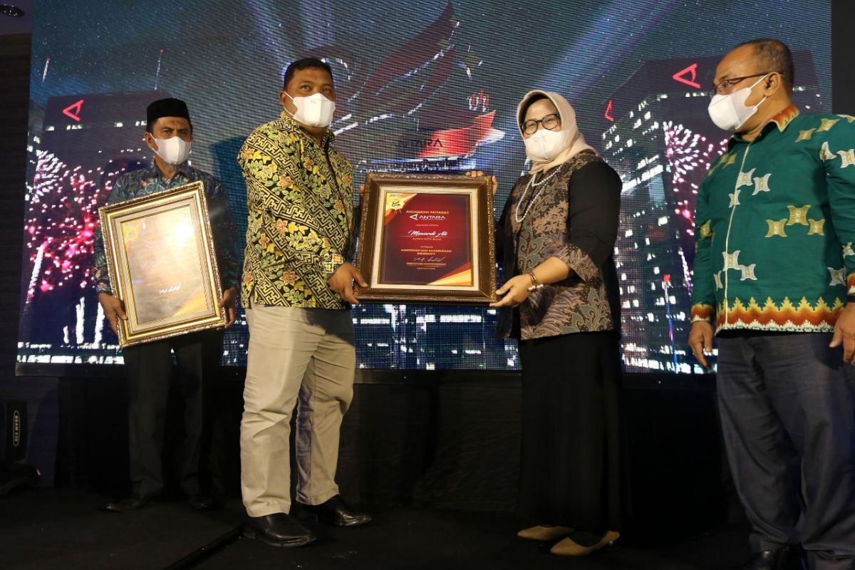 Bupati Aceh Besar raih anugerah Sahabat ANTARA 2021