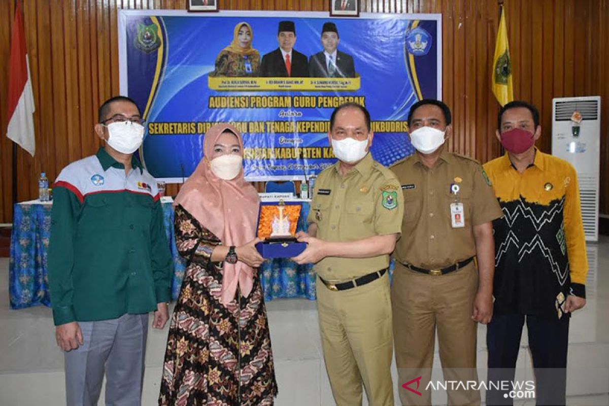 Bupati komitmen memperbanyak guru penggerak di Kapuas