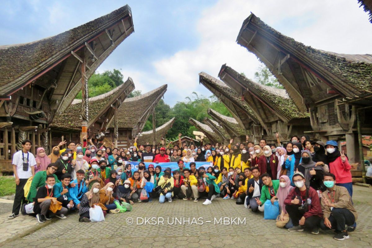 Peserta program "Merdeka Belajar Kampus Merdeka" jelajahi kebudayaan Toraja