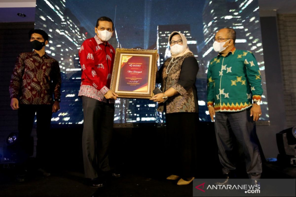 Sejumlah kepala daerah dan tokoh masyarakat di Aceh terima anugerah Sahabat LKBN ANTARA