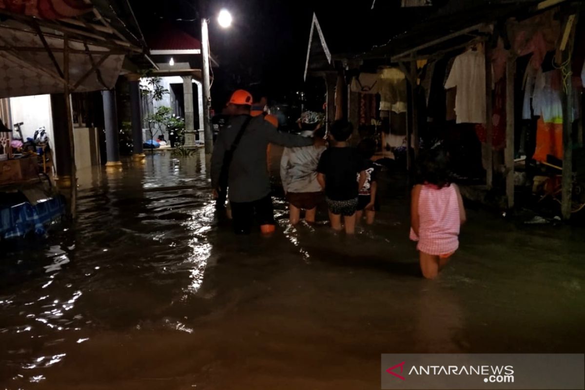 Tapin banjir ratusan jiwa terdampak