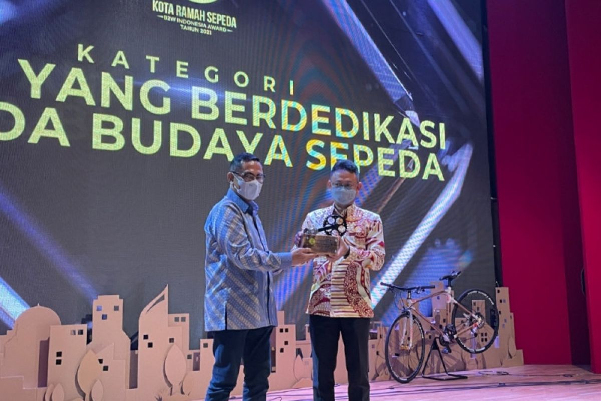Wali Kota Pontianak dianugerahi penghargaan Bike to Work Award