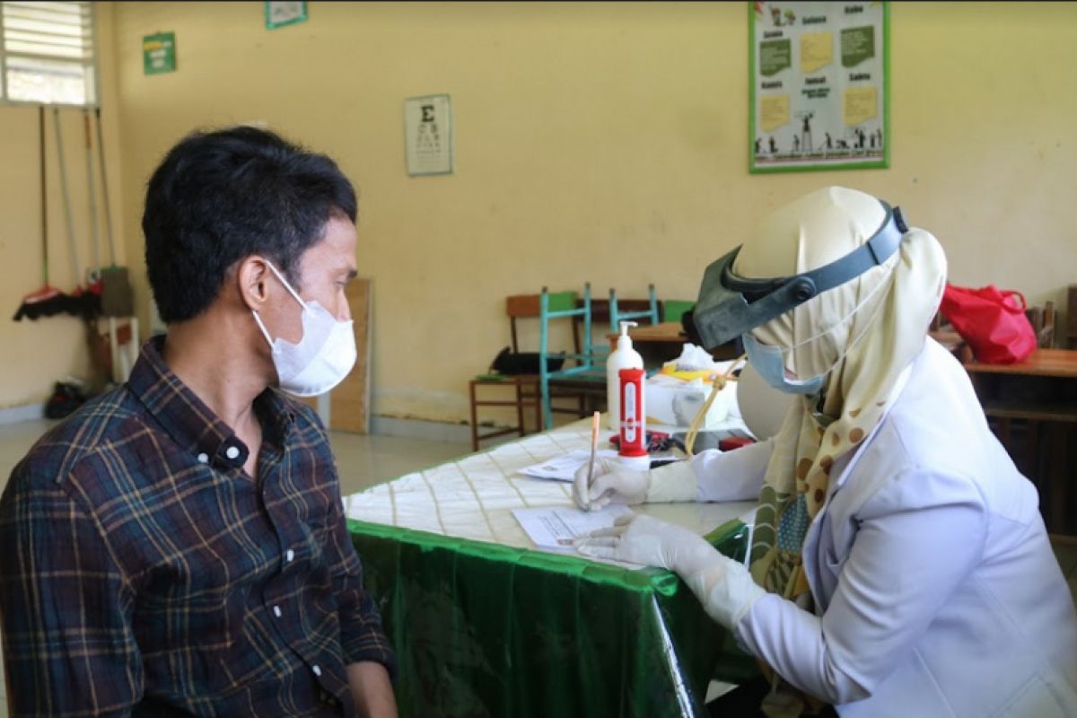 Pelajar Polewali Mandar diberi pelayanan dan edukasi hidup sehat