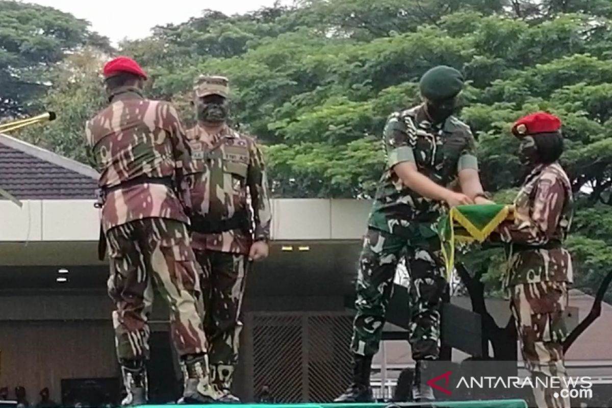 Kasad terima tiga Brevet dari Korps Baret Merah