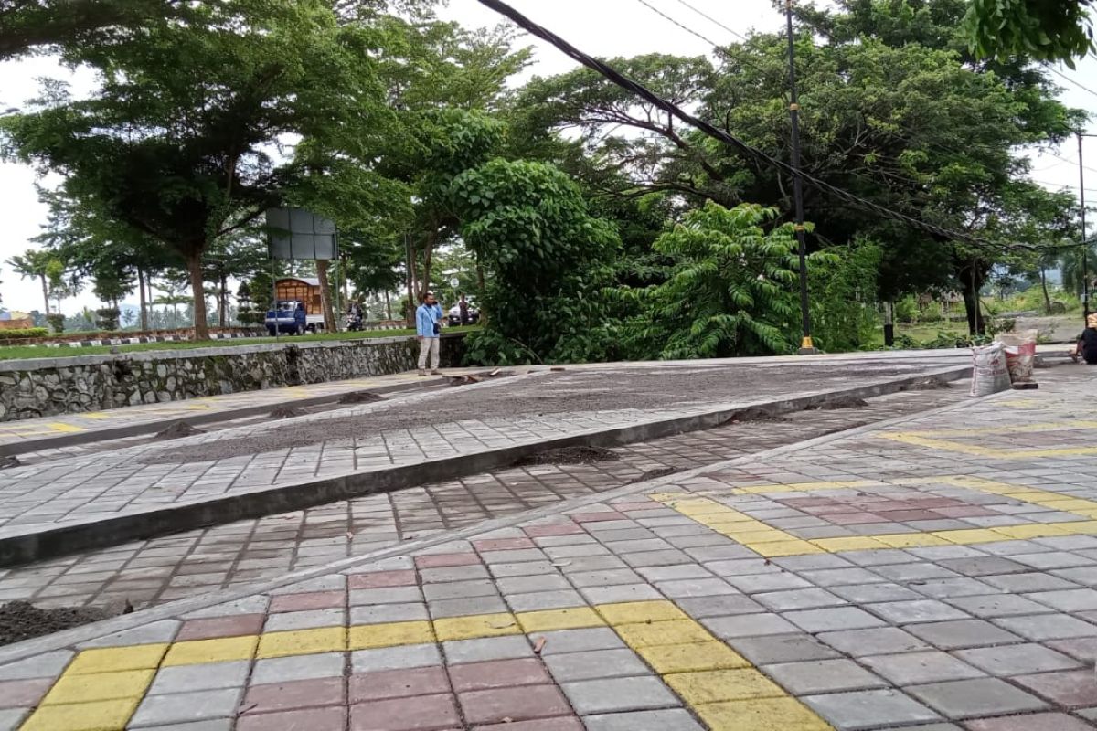 Disdag Mataram menyiapkan 60 tenda lapak PKL di areal Tugu Mataram Metro