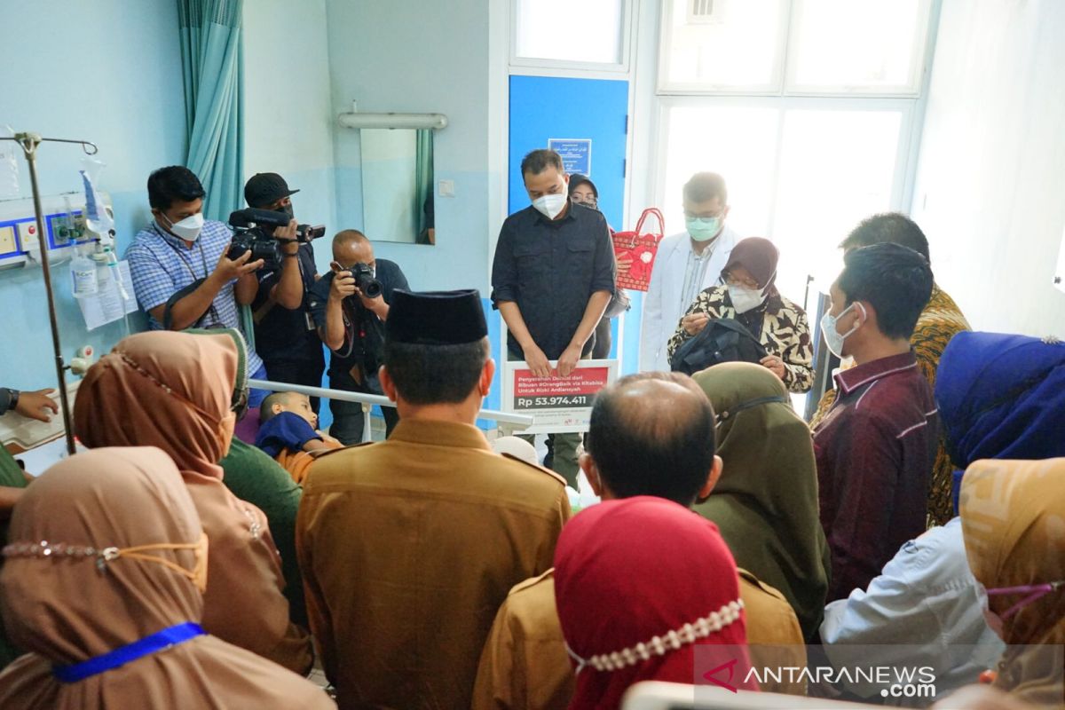 Risma bantu bocah pengidap kanker tulang ganas di Aceh