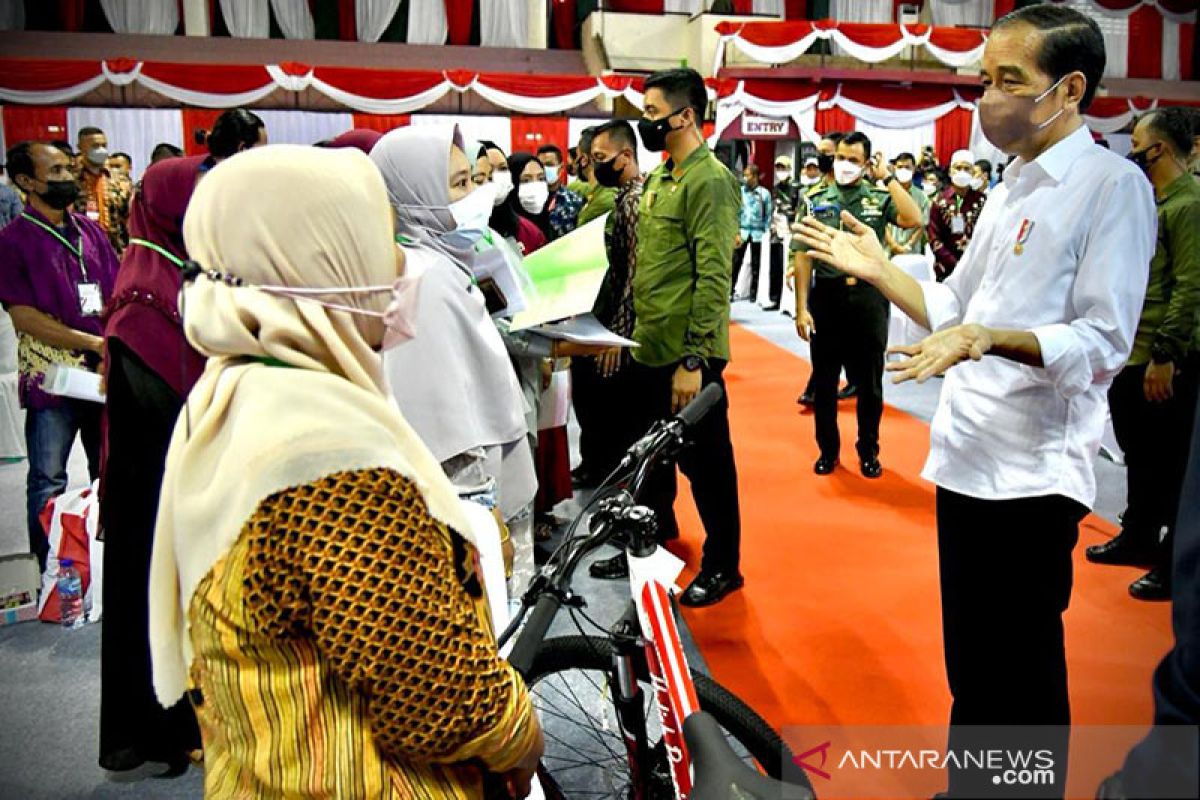 Presiden Jokowi kembali bagi-bagi sepeda