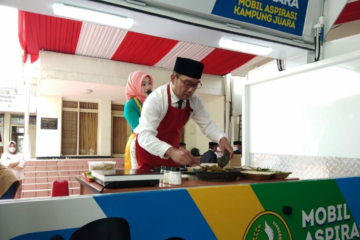 Ridwan Kamil memasak jengkol resep Bung Karno di Peringatan Hari Ibu