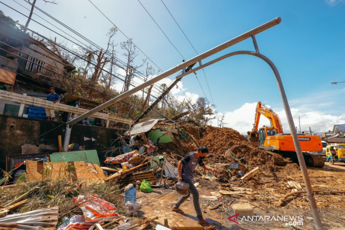 Topan Rai terjang Filipina, Kemlu sebut tidak ada korban jiwa dari WNI