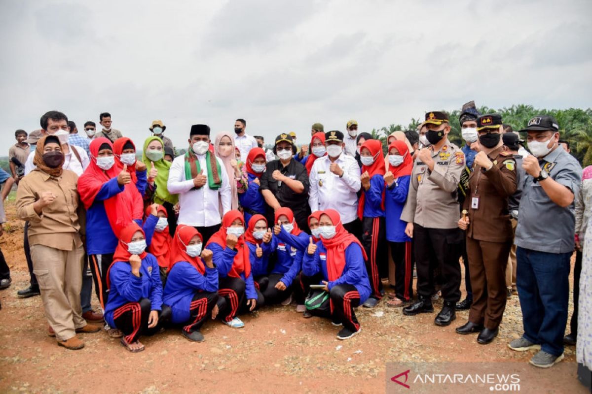 Hari Ibu, Menteri LHK kunjungi UPSA petani perempuan di Pelalawan