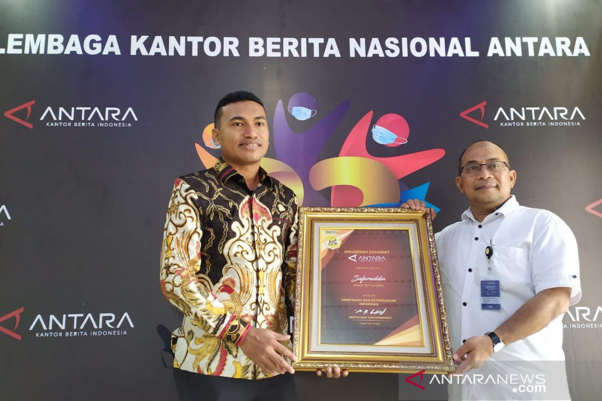 Wakil Ketua DPRA Safaruddin terima penghargaan sahabat LKBN Antara 2021