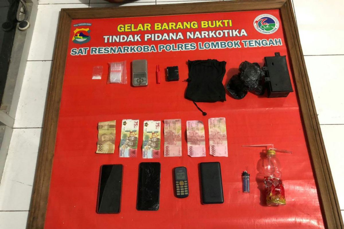 Polisi gerebek rumah penjual sabu di Desa Bilelando