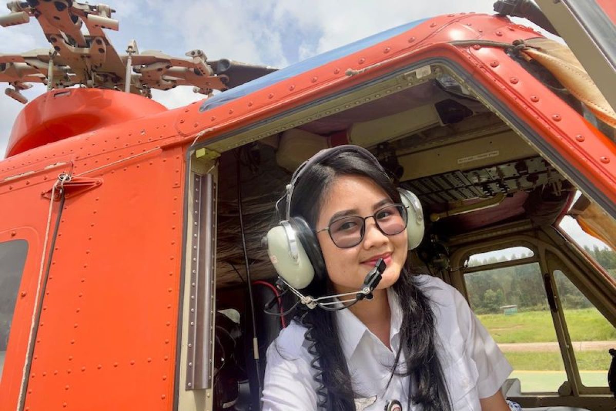 Kisah pilot cantik dan mandiri yang sukses berkat ibu