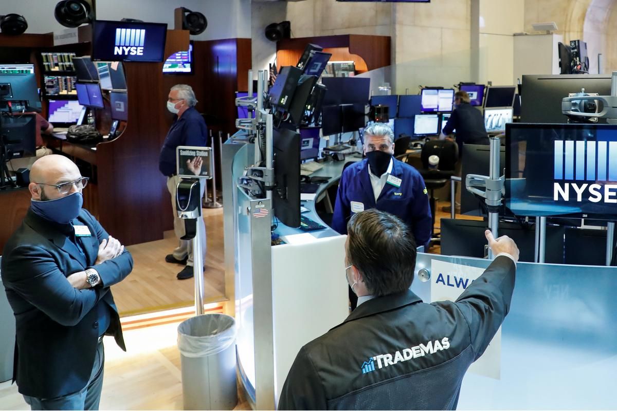 Wall Street berakhir naik tajam, indeks Dow Jones melonjak 560 poin