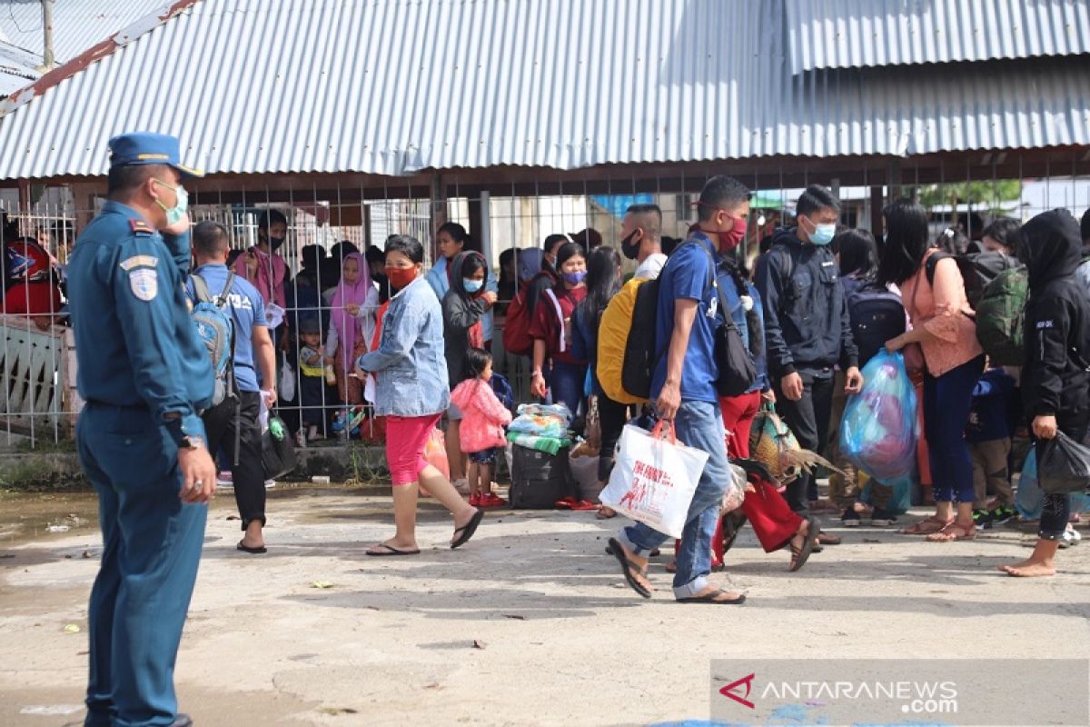 Ribuan penumpang turun di Pelabuhan Gunungsitoli  jelang Natal dan Tahun Baru 2022