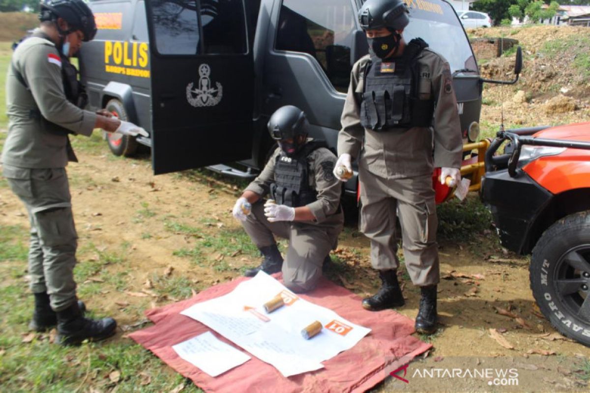 Satgas Madago Raya musnahkan enam bom lontong milik DPO teroris Poso