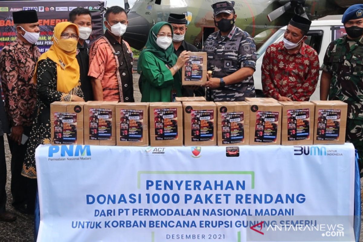 PNM Padang salurkan donasi 1.000 paket rendang untuk korban Gunung Semeru
