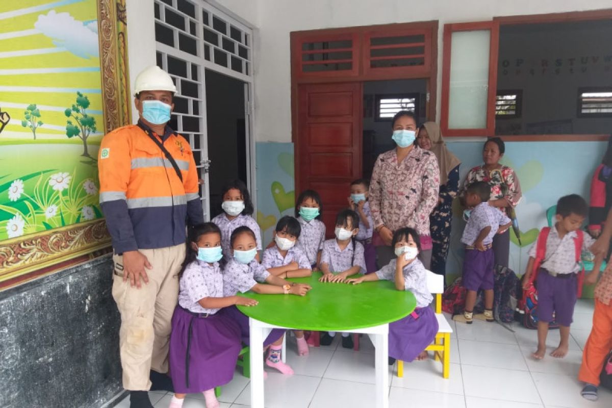 CMI salurkan bantuan meja dan kursi sekolah di Air Upas dan Marau