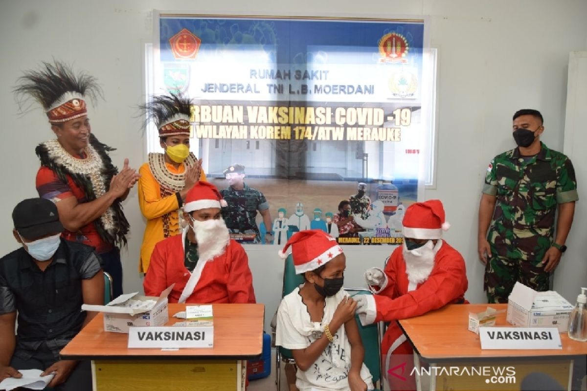 Pangdam XVII/Cenderawasih dampingi Panglima TNI tinjau vaksinasi di Merauke