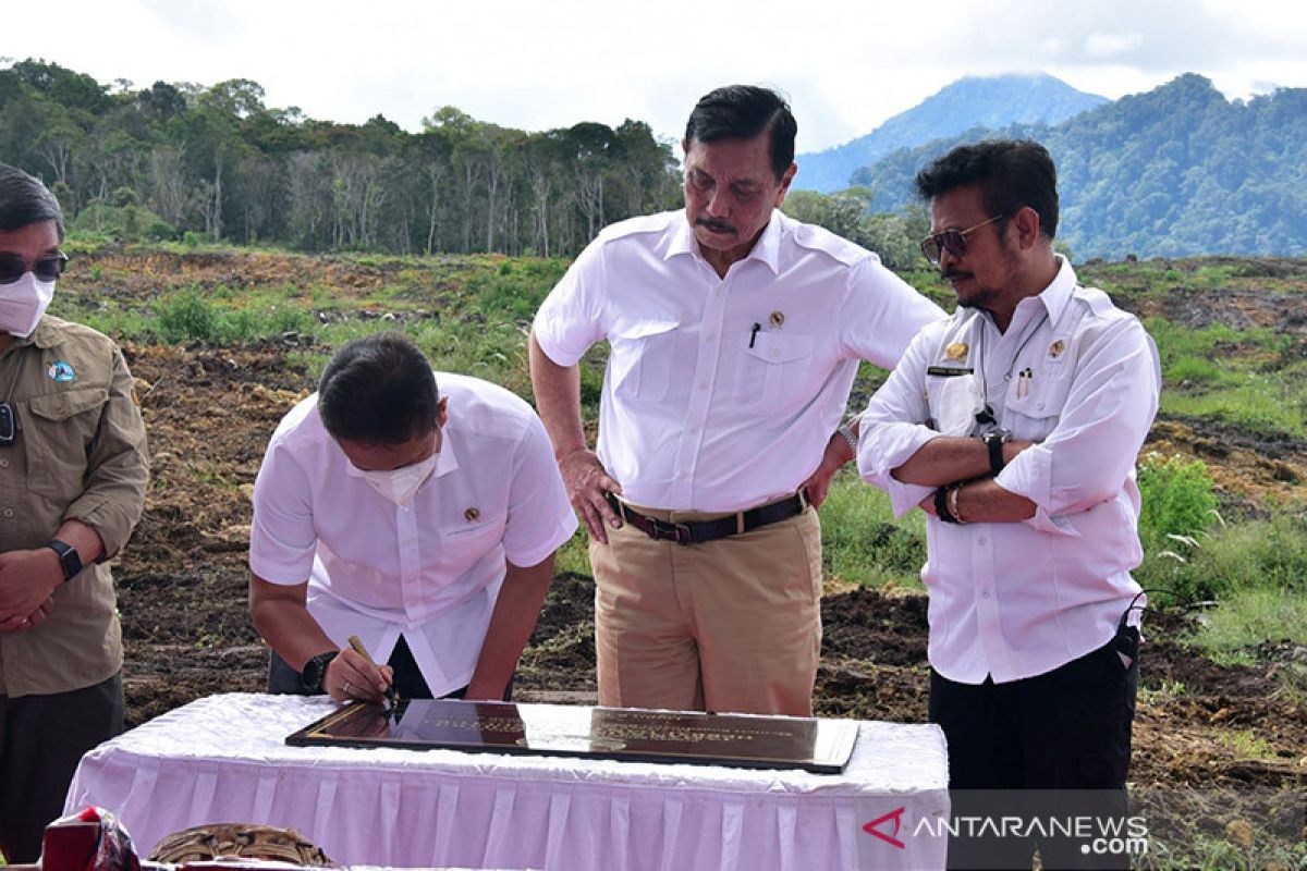 Menko Marves-Mentan "groundbreaking" Taman Sains-Herbal Hortikultura