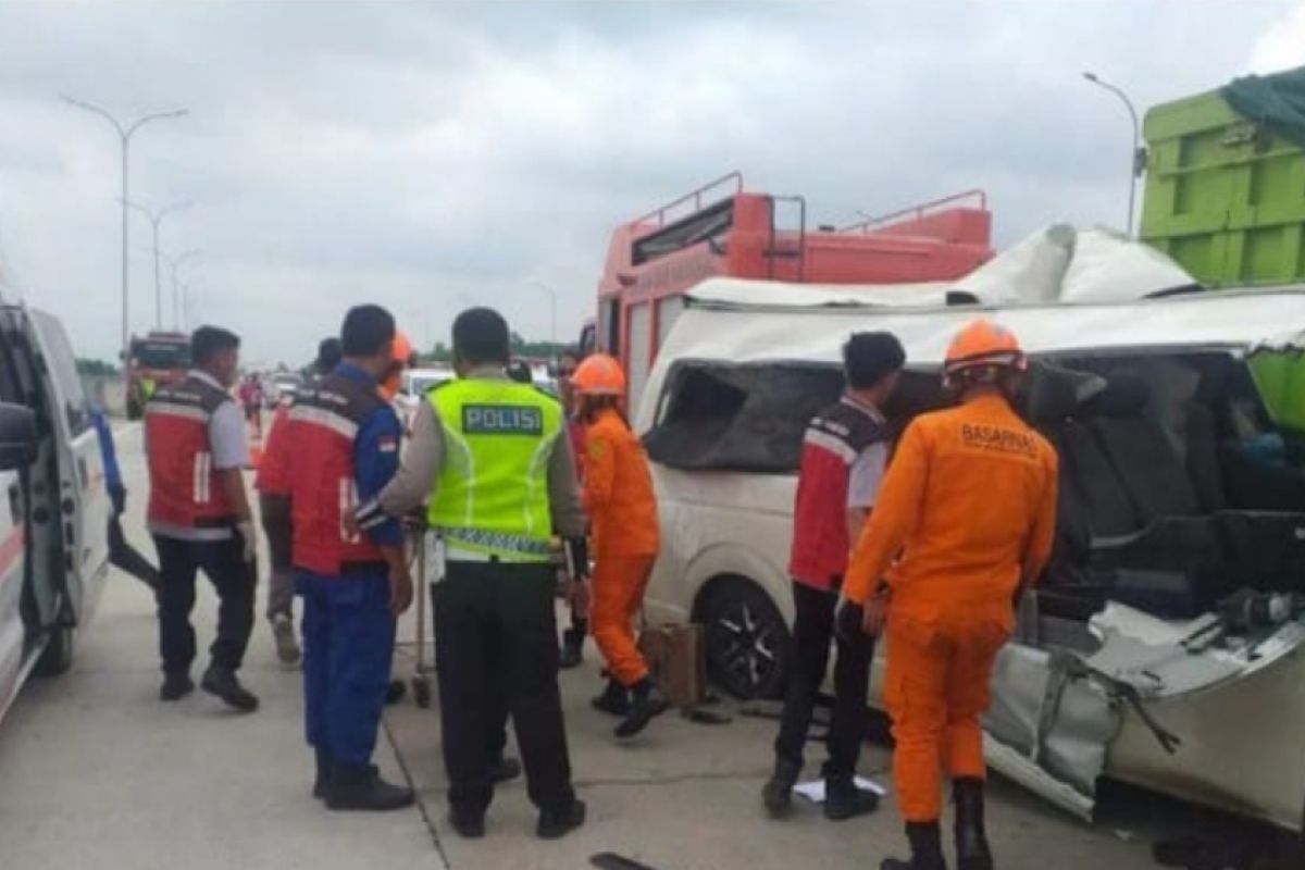 Empat orang tewas kecelakaan kendaraan di Tol Lampung