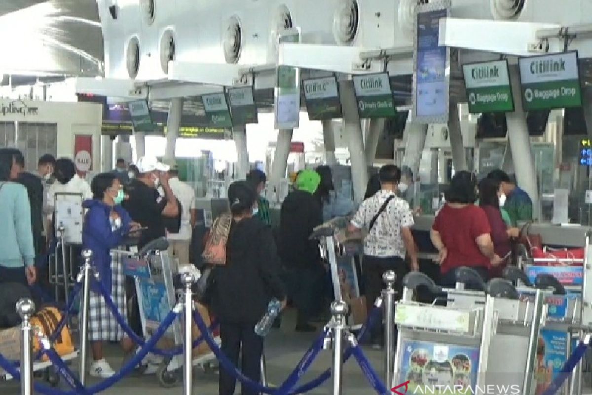 Penumpang via Bandara Kualanamu belum divaksin dosis lengkap dilarang terbang